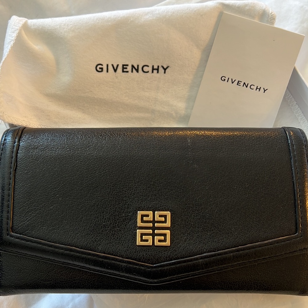GIVENCHY WALLET, Authentic!!!!!